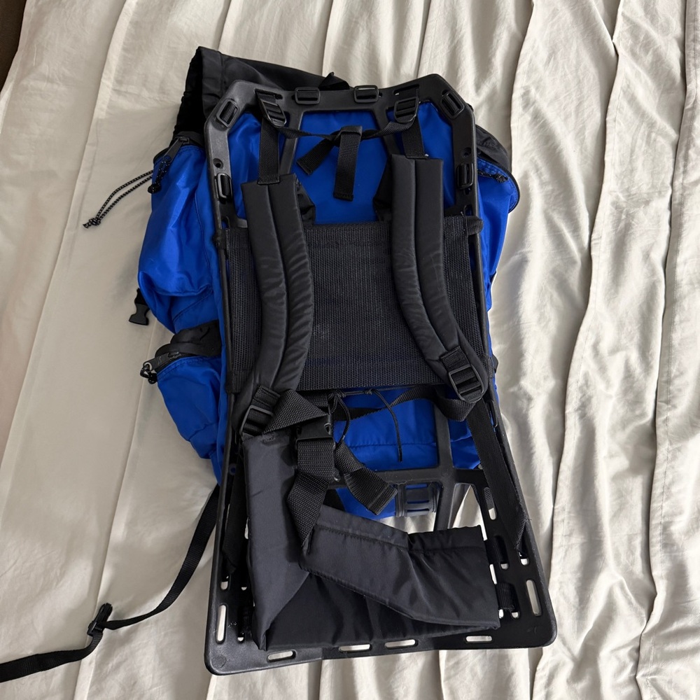Outdoor framed backpack - Picture 2 of 4